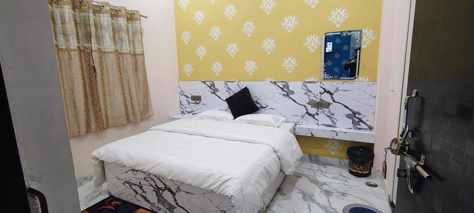 Yash Paying Guest house *